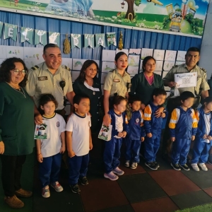 Carabineros realizan una charla para los alumnos/as de Kínder del Colegio Santa María Eufrasia